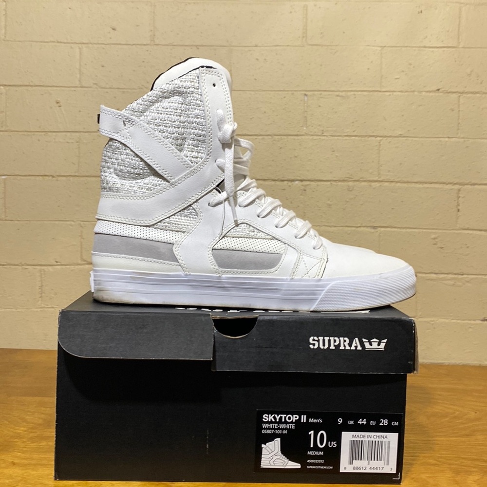 White Hi-Top Sneakers Skateboard
